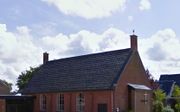 Het kerkgebouw van de gkv te Wouterswoude, waar de hhg haar diensten belegd. beeld Google Streetview