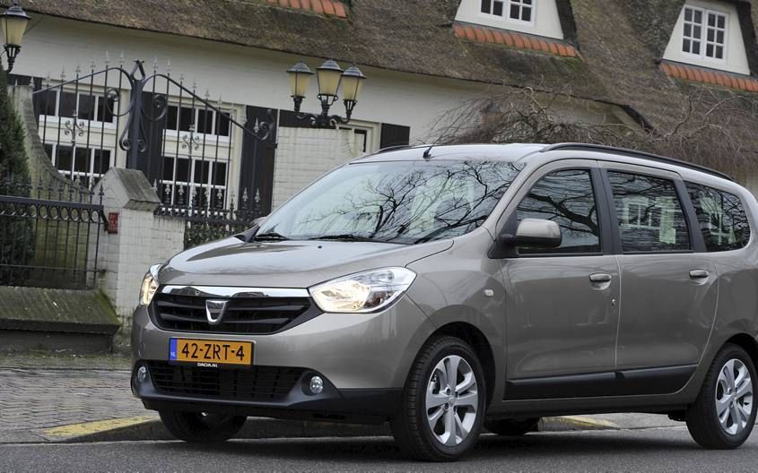 Met een interieurvolume van een grote ruimtewagen tegen de prijs van een aangeklede compacte auto blijkt de Dacia Lodgy uniek. Foto Tony Vos