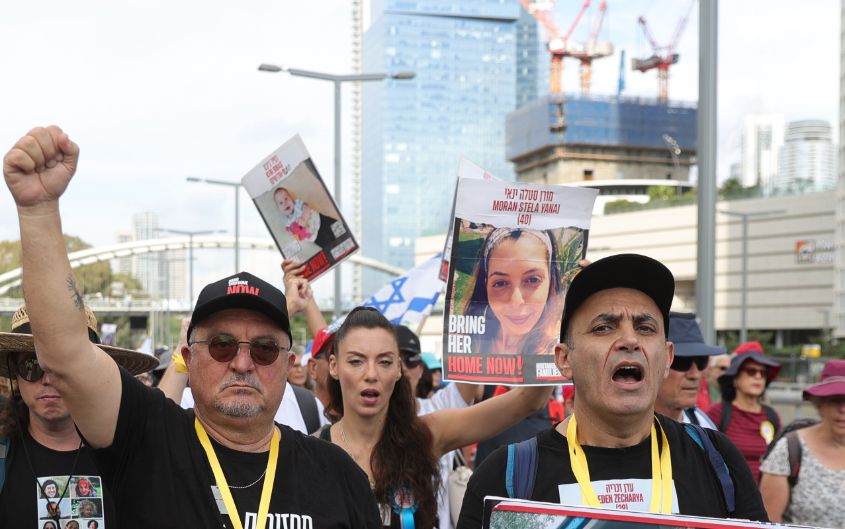 Families van gijzelaars houden mars van Tel Aviv naar Jeruzalem