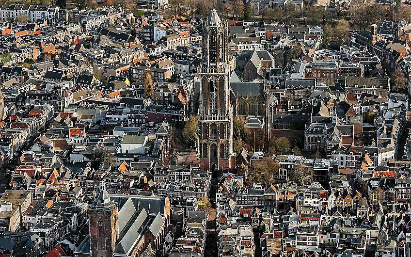 Een luchtfoto van het centrum van Utrecht met de Domtoren en de Buurkerk. beeld ANP