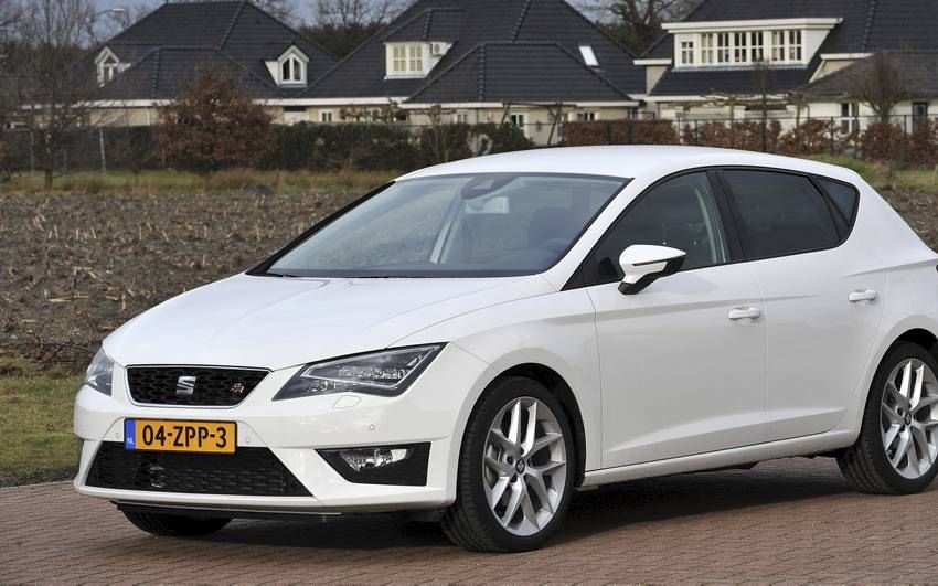 De nieuwe Leon van Seat blijkt een logisch vervolg op het voorgaande model. De langgerekte lijnvoering maakt de auto sportief. Foto Tony Vos