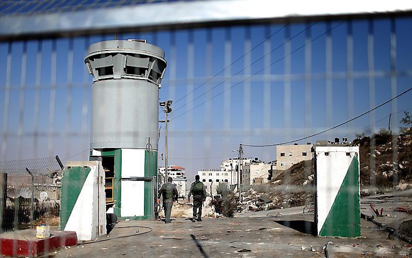 Checkpoint aan de Israëlisch-Palestijnse grens in Oost-Jeruzalem.  beeld EPA