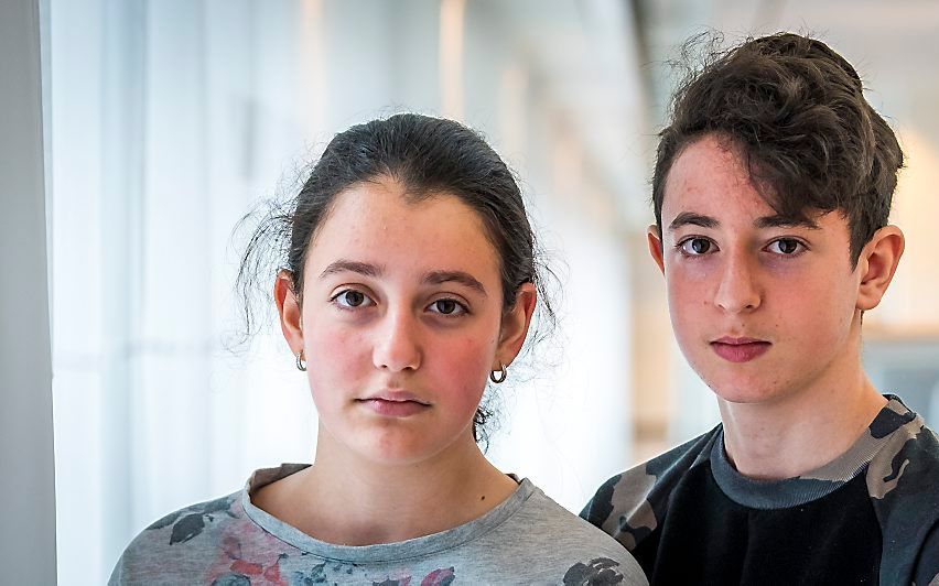 De twee Armeense kinderen Lily en Howick voorafgaand aan de zitting van de Raad van State over hun asielprocedure. beeld ANP