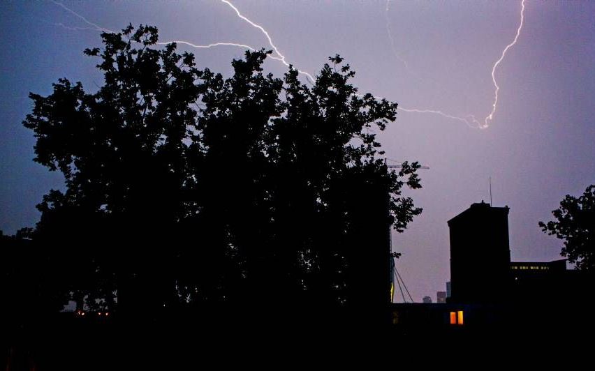 Onweer boven Rotterdam. Foto ANP