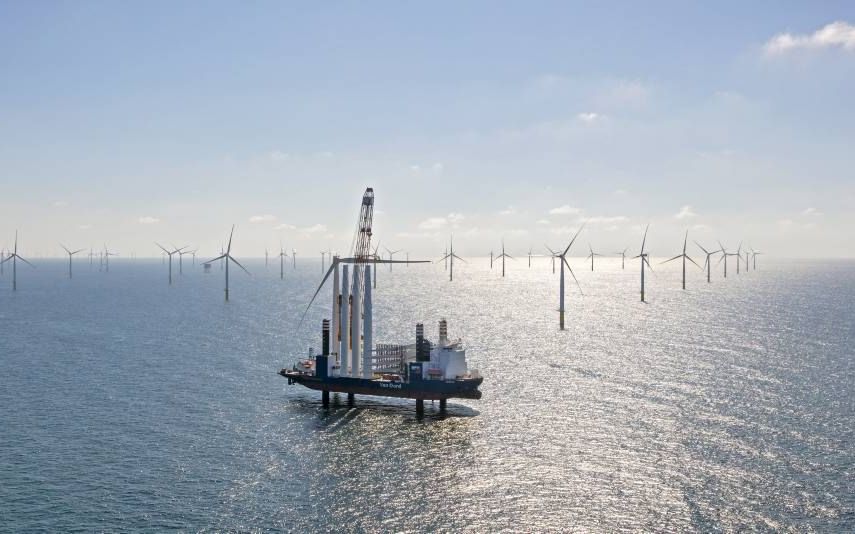 EEMSHAVEN. Windpark Gemini werd vandaag officieel geopend in het Groningse Eemshaven. Het park is met het opgestelde vermogen van 600 megawatt het grootste Nederlandse windpark op zee. Een 110 kilometer lange stroomkabel brengt de opgewekte elektrische en