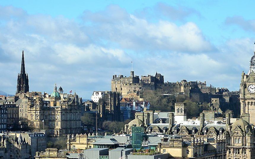 Beeld van de Schotse hoofdstad Edinburg, met in het midden de Assembly Hall, waar de Church of Scotland vergaderd. beeld RD