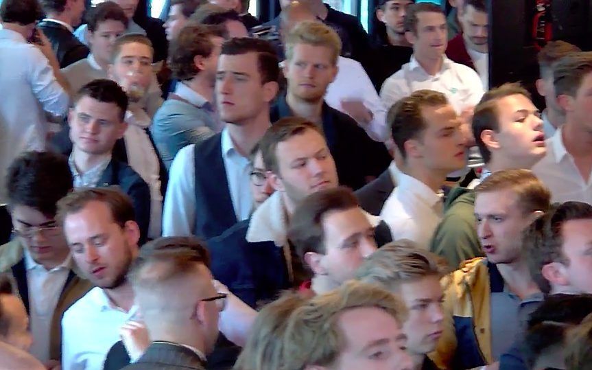 Beeld uit de zaal tijdens de dag van de jongeren van FVD. beeld uit video