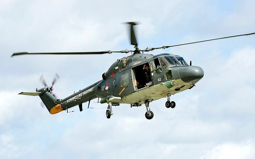 De Koninklijke Marine zal het volgend jaar bij operaties in het Caribisch gebied tijdelijk moeten stellen zonder boordhelikopter. Tussen het definitief afdanken van de huidige Lynx-helikopter (foto) en de komst van de nieuwe NH-90 zit mogelijk enkele maan