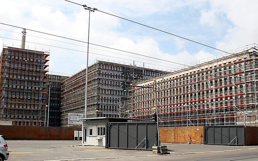 In Berlijn wordt gewerkt aan het grootste nieuwe gebouw in Duitsland sinds de Tweede Wereldoorlog: het nieuwe hoofdkwartier van de BND is 283 meter lang en 148 meter breed en krijgt 9 verdiepingen. Foto EPA