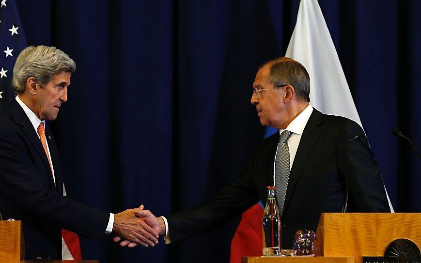 Kerry (l.) en Lavrov. beeld AFP