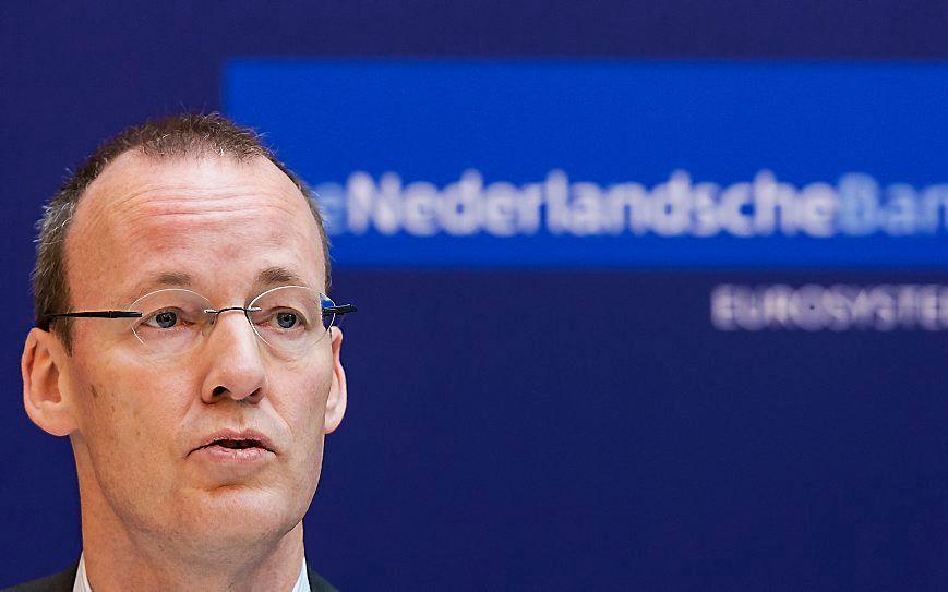 Bedrijven kunnen de economie stimuleren door loonstijgingen niet te beperken tot de huidige, zeer lage inflatie. Dat zei de president van De Nederlandsche Bank (DNB), Klaas Knot, vrijdag in de marge van de voorjaarsvergadering van het Internationaal Monet