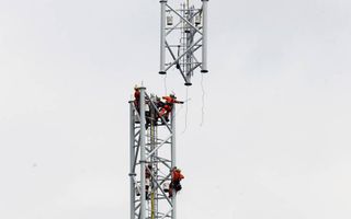 Telecombedrijven zullen de 5G-antennes in eerste instantie ophangen aan bestaande masten waaraan de antennes voor 3G en 4G zich bevinden.  beeld ANP, Catrinus van der Veen
