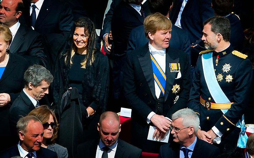 Bondskanselier Angela Merkel, prinses Maxima, prins Willem-Alexander en de Spaanse kroonprins Felipe op het Sint Pietersplein tijdens de inauguratie van paus Franciscus. Foto ANP