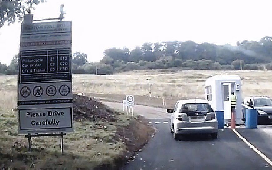 Het begin van Kelston Toll Road. Beeld Youtube