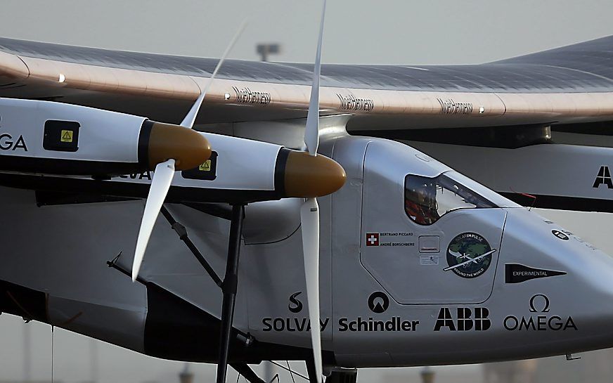 De Solar Impulse Twee, op vliegveld Abu Dhabi. beeld EPA