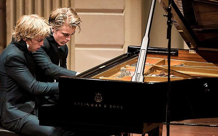 De pianobroers Lucas & Arthur Jussen treden woensdag 1 juli op in de serie BankGiro Loterij ZomerSessies. beeld Concertgebouw, Eduardus Lee