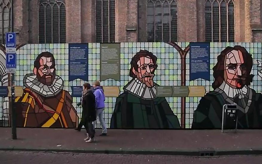 De bouwschutting bij de Nieuwe Kerk in Delft. Beeld YouTube