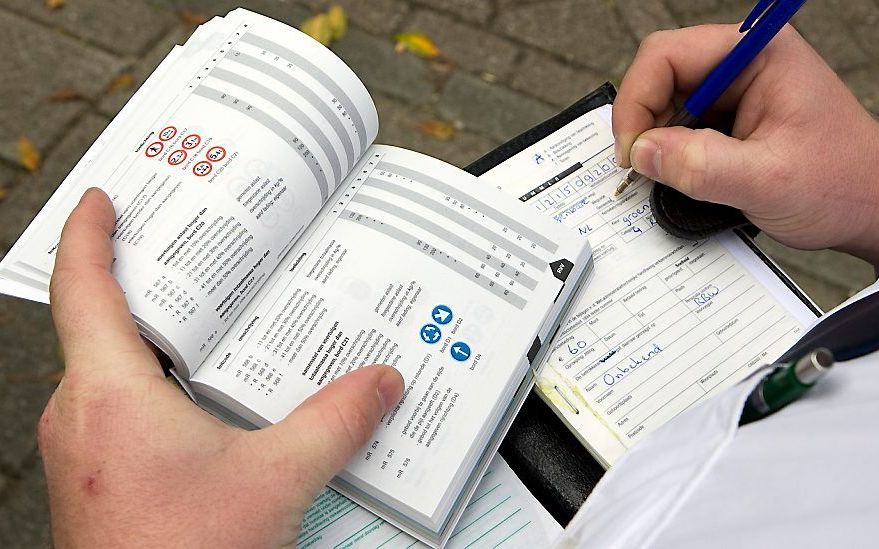 De Nationale ombudsman wil dat het ministerie van Veiligheid en Justitie geen mensen meer opsluit die verkeersboetes wel willen, maar niet meer kunnen betalen. beeld ANP