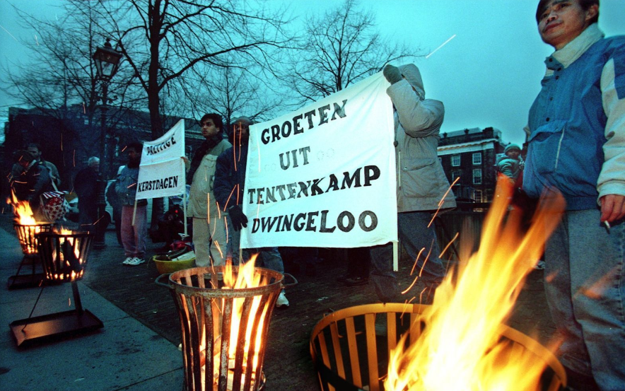 In het Drentse Dwingeloo vingen de Raad van Kerken en Inlia in 1997 zo’n zes weken uitgeprocedeerde asielzoekers op in een tentenkamp. beeld ANP