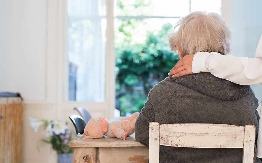 Mensen met dementie krijgen te maken met ontluistering, onzekerheid en verwarring. beeld, ANP, Roos Koole.