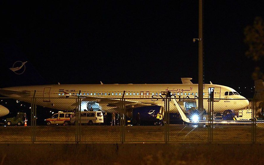 Het Syrische passagiersvliegtuig dat woensdag door Turkije werd gedwongen te landen in Ankara vervoerde raketonderdelen. Foto EPA