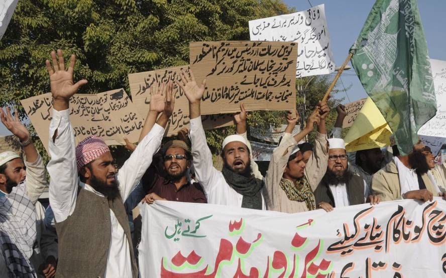 Orthodoxe moslims in Pakistan protesteerden in 2010 massaal tegen de Pakistaanse christin Asia Bibi, die ter dood veroordeeld werd op grond van de Pakistaanse blasfemiewetgeving. Die wetgeving zorgt vaak voor problemen voor bekeerlingen, bleek woensdag in