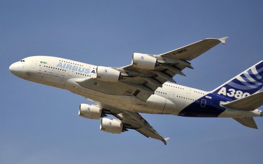 Airbus A380 tijdens de luchtvaartshow in Farnborough. Foto EPA