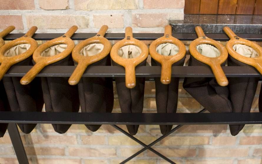 Collectezak. Interieur van de protestante kerk de Bantsiliek in Bant, Flevoland. Beeld ANP