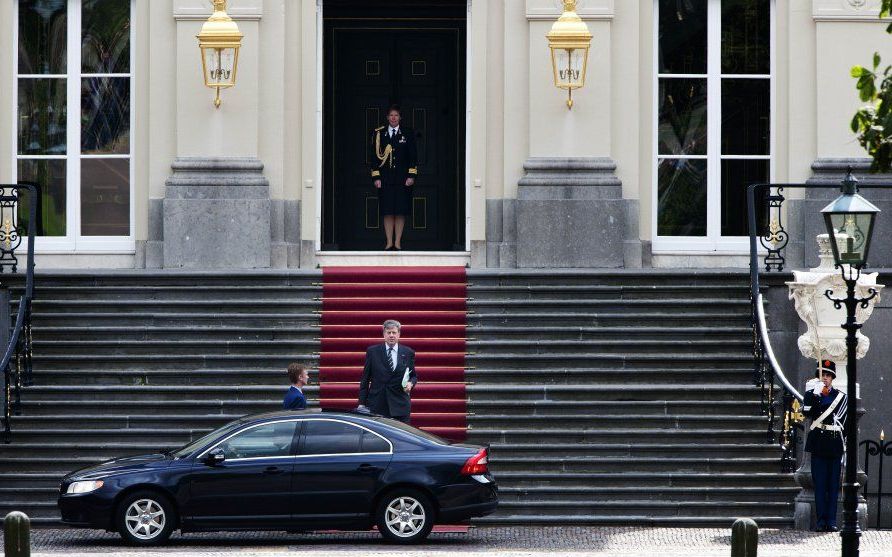 Ivo Opstelten zaterdag bij het koninklijk paleis. Foto ANP