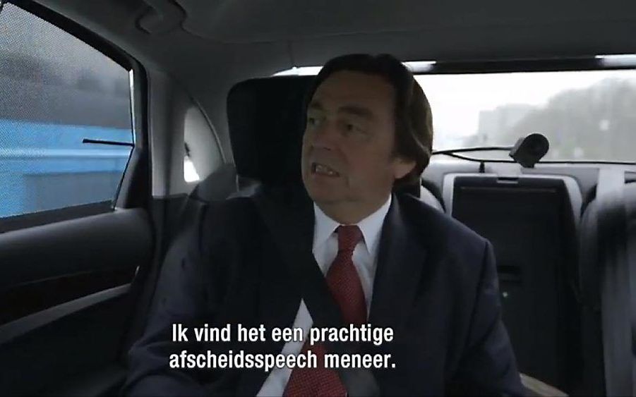 Wijers bereidt zijn afscheidsspeech voor. Beeld uit het filmpje