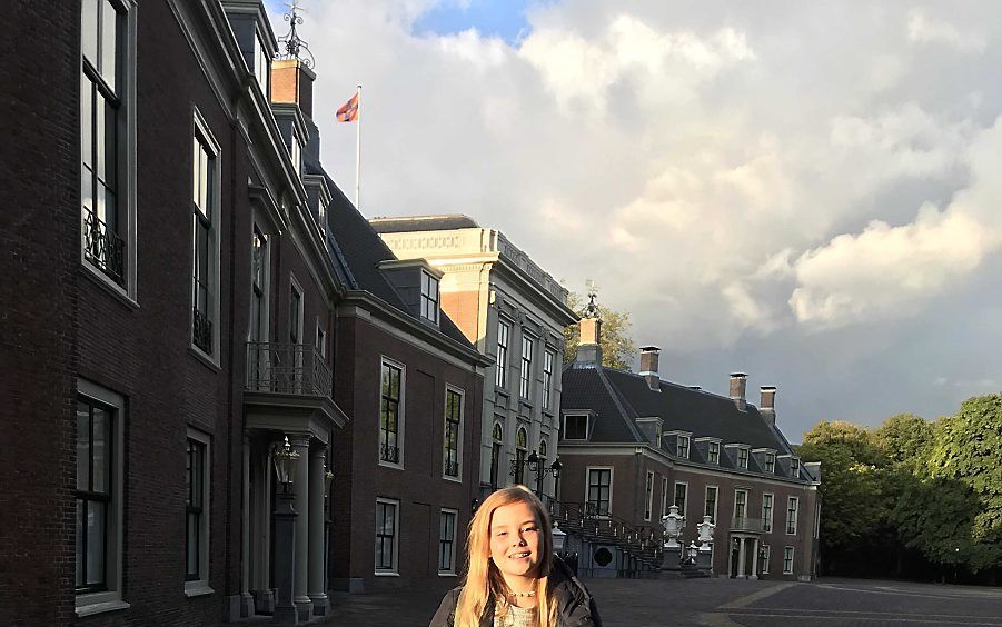 Koning Willem-Alexander maakte maandagochtend deze foto van prinses Ariane. De derde dochter van de koning gaat naar het Christelijk Gymnasium Sorghvliet in Den Haag. beeld ANP/RVD Z.M. koning Willem-Alexander