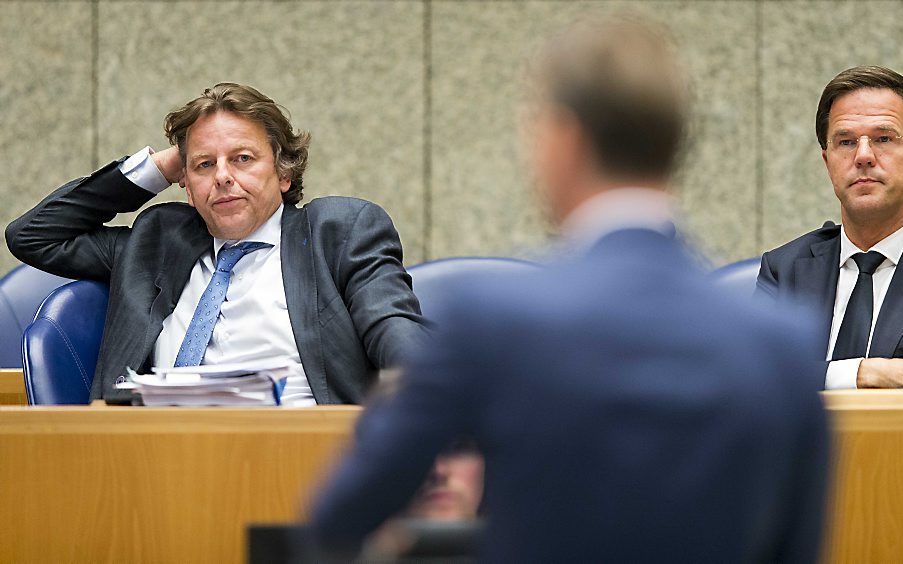 Minister van Buitenlandse Zaken Koenders en premier Rutte twee weken geleden tijdens het plenair debat in de Tweede Kamer over de nasleep van de legercoup in Turkije. beeld ANP, Jerry Lampen