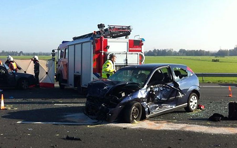 Op de snelweg A2 tussen Utrecht en Amsterdam is zaterdag een dode gevallen nadat voortvluchtigen inreden op een filefuik. Foto ANP