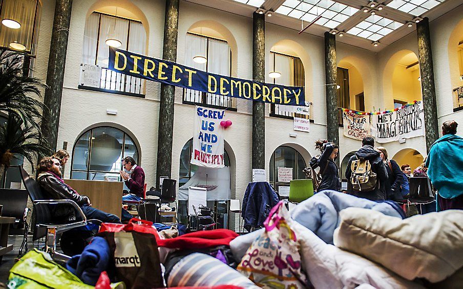 Actievoerende studenten in het bezette Maagdenhuis, een pand van de Universiteit van Amsterdam (UvA). beeld ANP