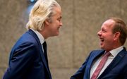 Wilders (PVV) en Van der Staaij (SGP) voorafgaand aan het debat over de omstreden memo's rond de afschaffing van de dividendbelasting. beeld ANP