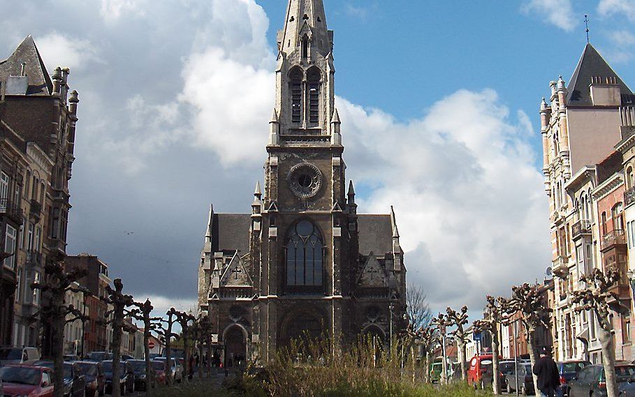 BRUSSEL - Steeds minder rooms-katholieken in België bezoeken de kerk voor belangrijke momenten als dopen, trouwen en begraven. Foto: een kerk in Schaerbeek - Brussel. Foto Wikimedia, Friedrich Tellberg