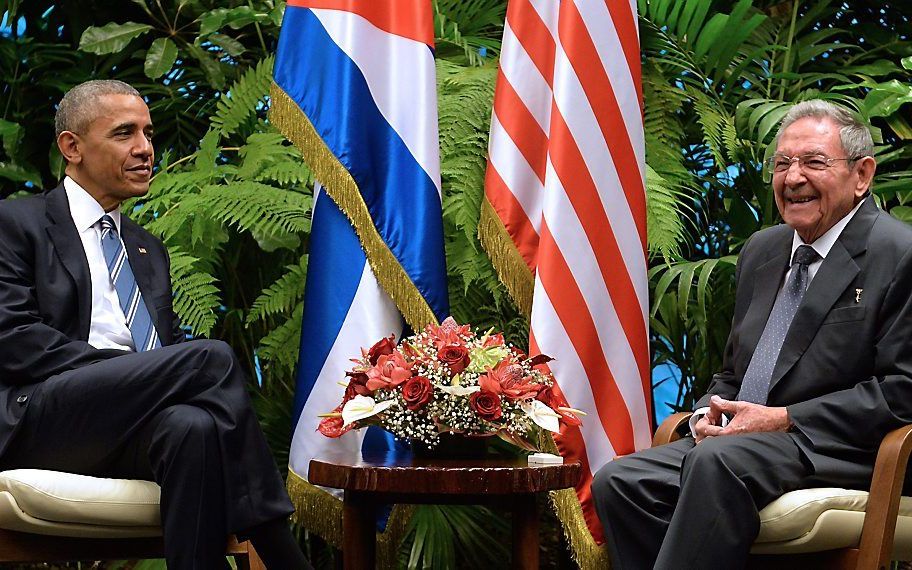 De Amerikaanse president Barack Obama is maandag in Havana door de Cubaanse president Raúl Castro ontvangen. beeld AFP