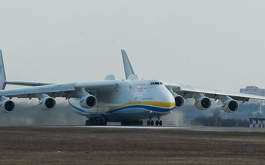 Een zesmotorig toestel van maker Antonov. beeld EPA