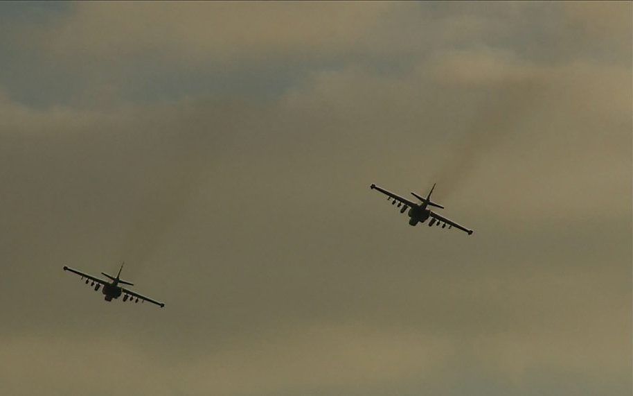 Russische straaljagers boven de Straat van Kertsj op de Krim. beeld AFP