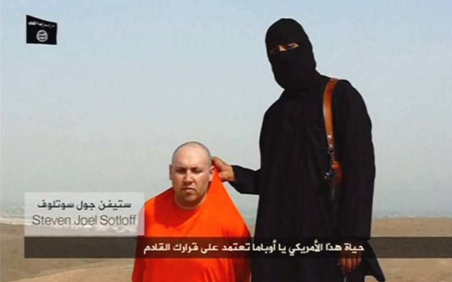 BAGDAD. Gisteren verscheen een video waarop de onthoofding van de Amerikaanse journalist Steven Sotloff was te zien. beeld YouTube