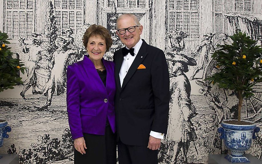 Prinses Margriet en prof.mr. Pieter van Vollenhoven poseren gezamenlijk ter gelegenheid van hun 50-jarig huwelijksjubileum. beeld ANP