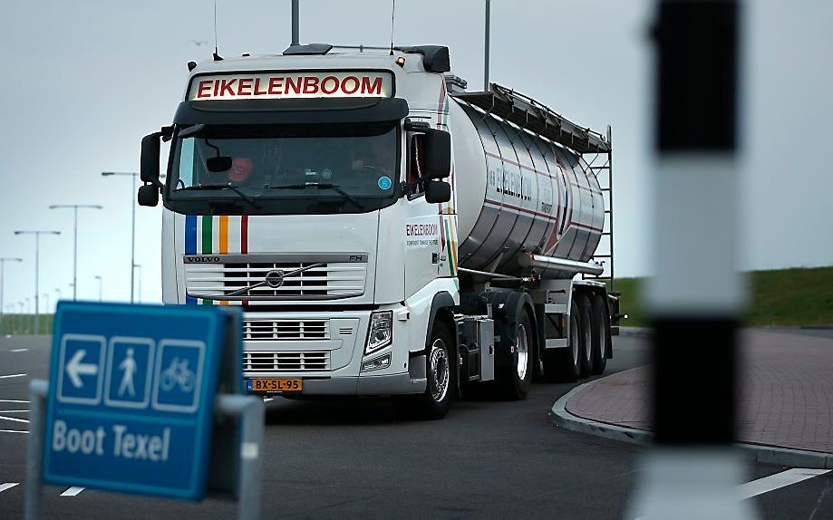 In juli 2013 bracht waterleidingbedrijf PWN met deze tankwagen 30.000 liter drinkwater naar Texel. beeld ANP