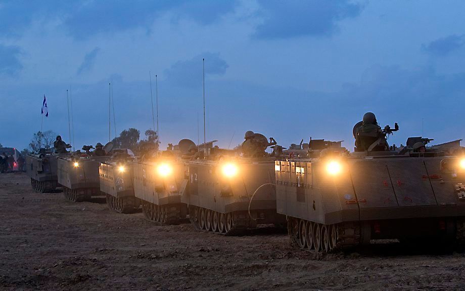 Israelische tanks aan de grens met de Gazastrook. Foto EPA