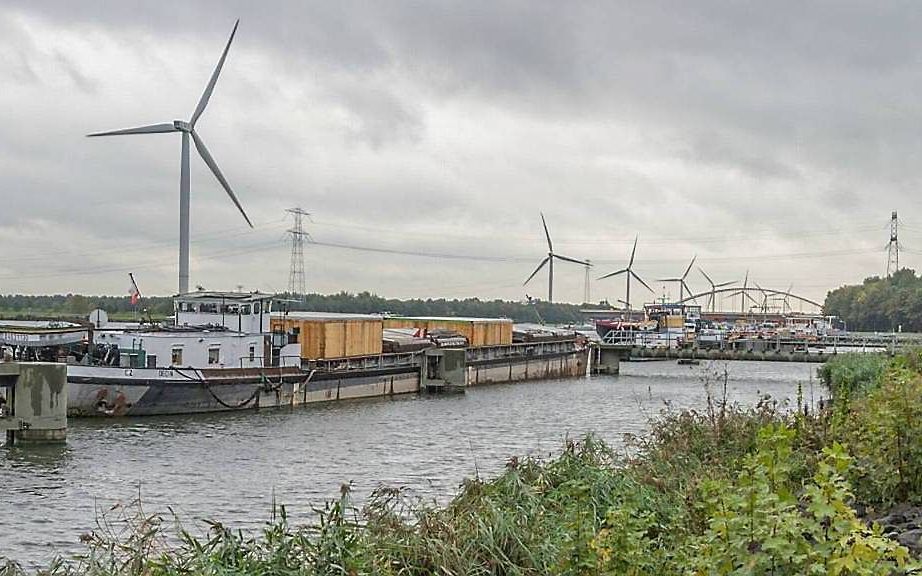 Het Schelde-Rijnkanaal is een van de drukst bevaren Nederlandse wateren. foto Beeldarchief Rijkswaterstaat