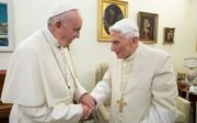 Benedictus (r.) en Franciscus. beeld NOS