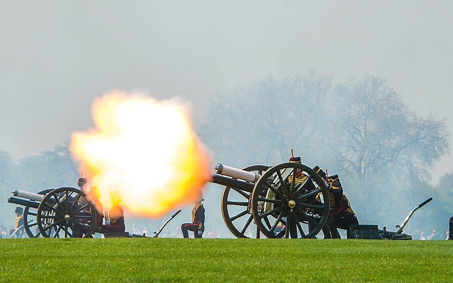 Zo viert Londen de verjaardag van de Britse koningin. beeld EPA