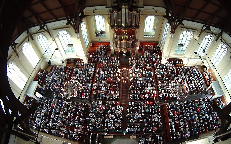 Een mannenpsalmzangavond in de Nieuwe Kerk van Katwijk aan Zee. beeld Stichting Mannenzang Katwijk