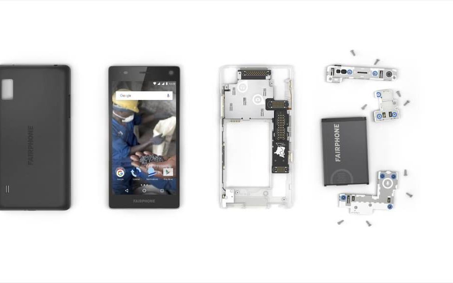 Een smartphone met vervangbare modules en conflict-vrije metalen. beeld Fairphone