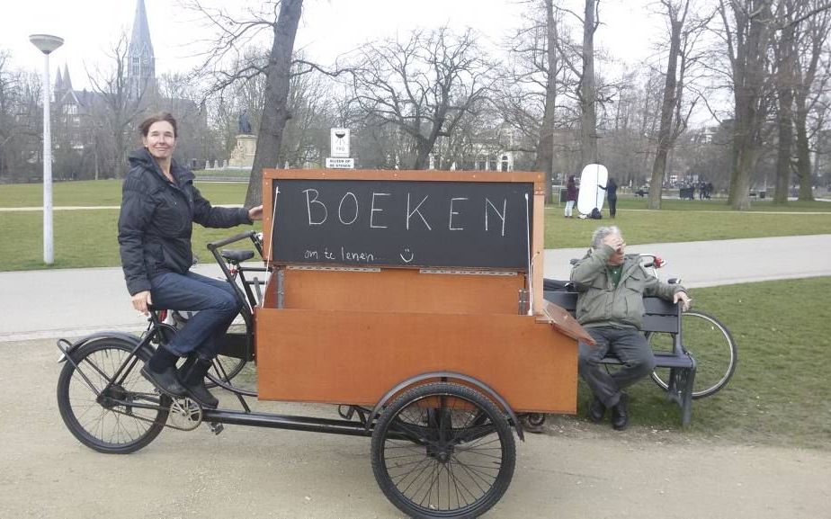 In Amsterdam rijdt vanaf vrijdag een Boekenbakfiets rond ten bate van dak- en thuislozen. beeld Straatpastoraat Amsterdam