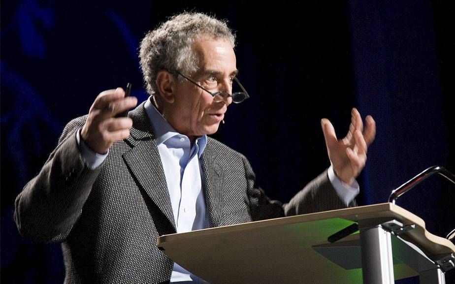 Barry Schwartz tijdens een van de TED-talks. beeld mentorcoach.com